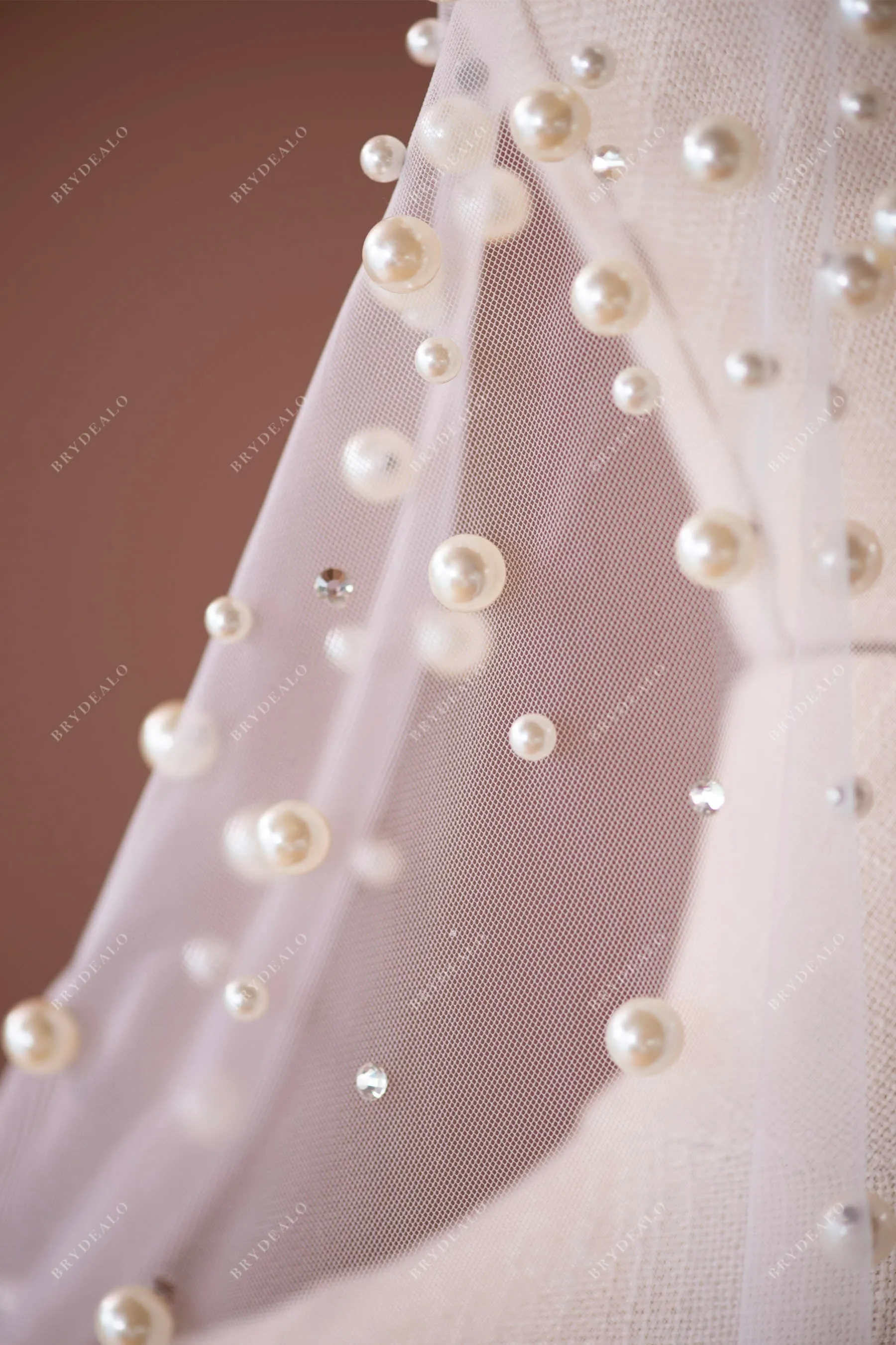 Elegant Different Sized Pearls Fingertip Length Comb Bridal Veil