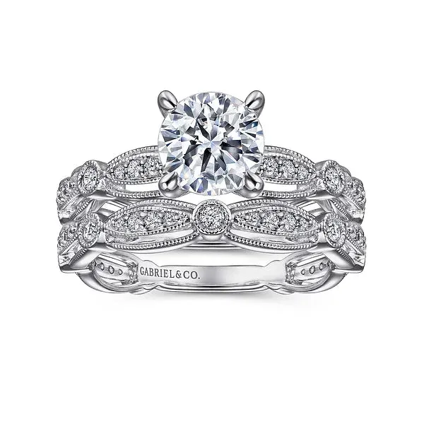 Romantic & Diamond Scalloped Wedding Band