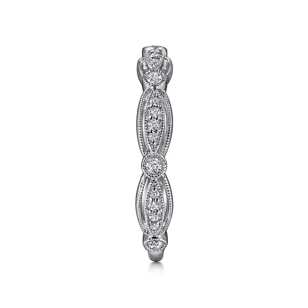 Romantic & Diamond Scalloped Wedding Band